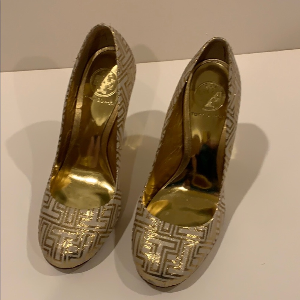 Tory Burch signature pump